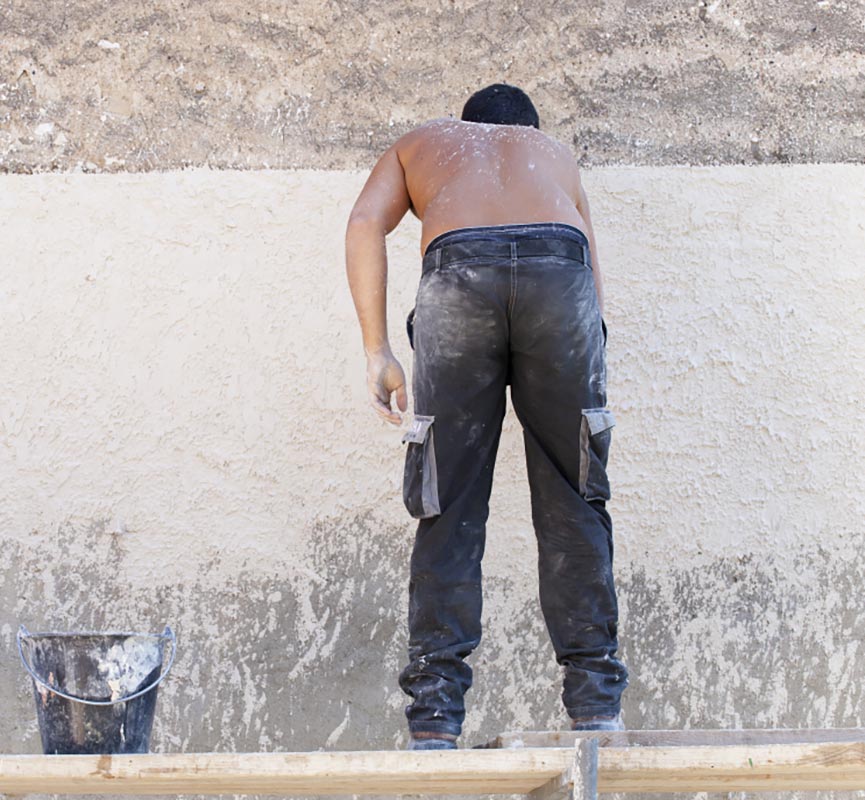 ouvrier facade chaux