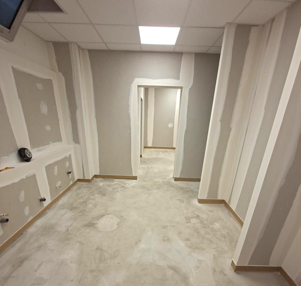 Sol PVC et peinture, rénovation sanitaires