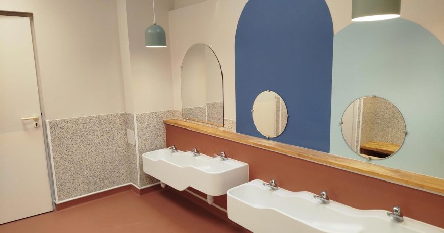 Sol PVC et peinture, rénovation sanitaire école Collioure